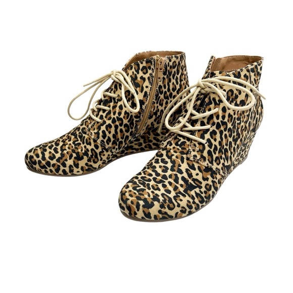 DOLCE VITA Wedge Lace Up Microsuede Leopard Bootie - Picture 3 of 9